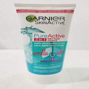 Sữa rửa mặt Garnier SkinActive Hautklar 3 in 1